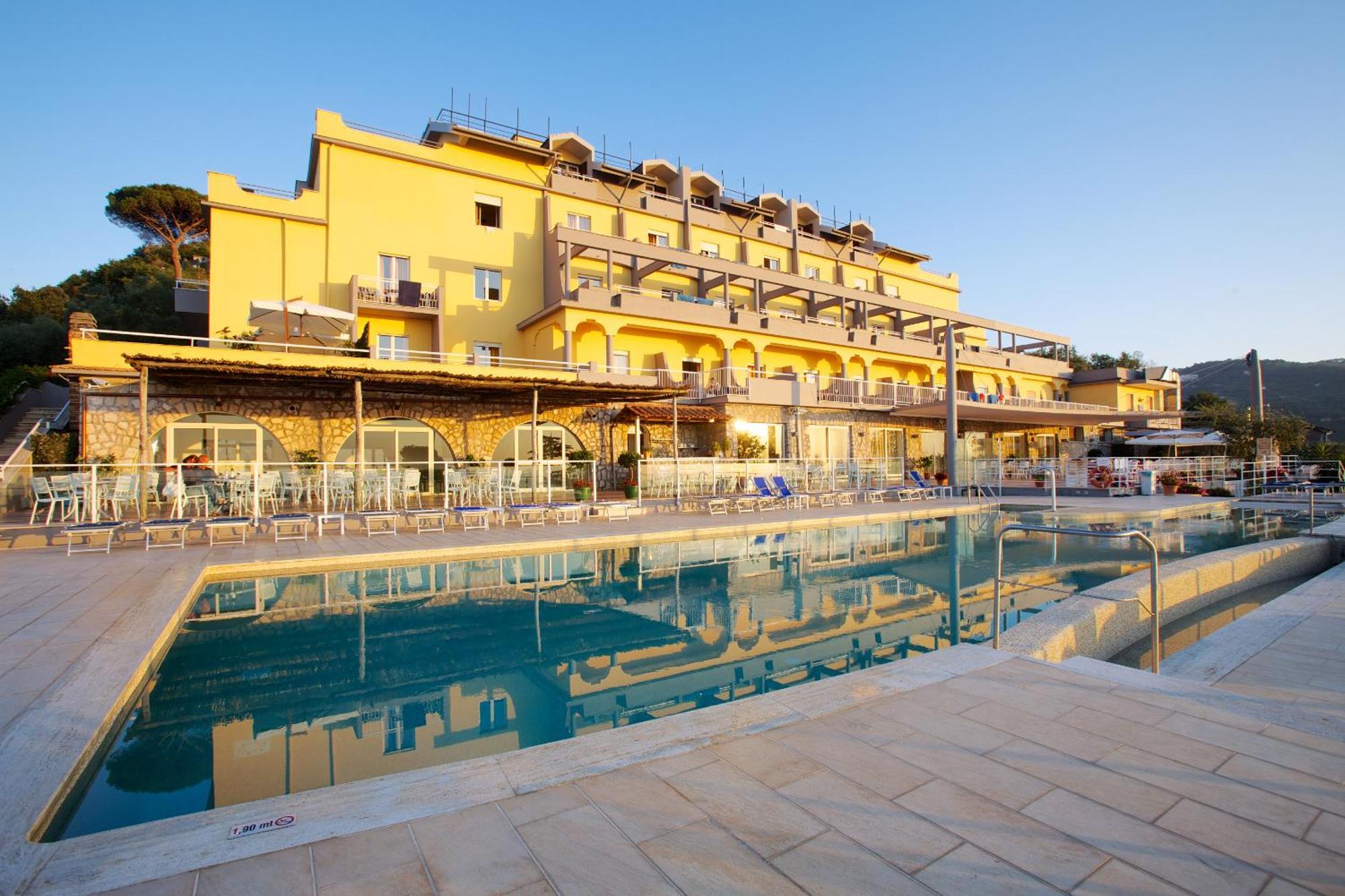 Art Hotel Gran Paradiso Сорренто Екстер'єр фото